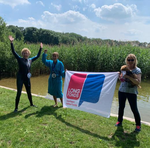 Longfonds vlag zwemactie vrouwen 