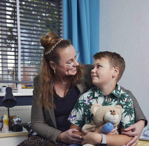 Nienke en Ensa Duijn, moeder een zoon. Ensa heeft een malacie.