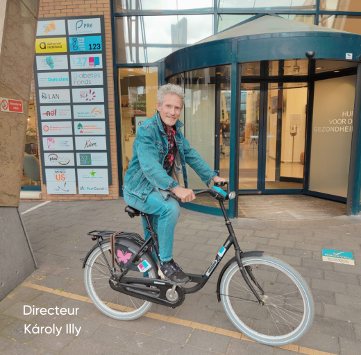 Directeur Károly Illy op de fiets