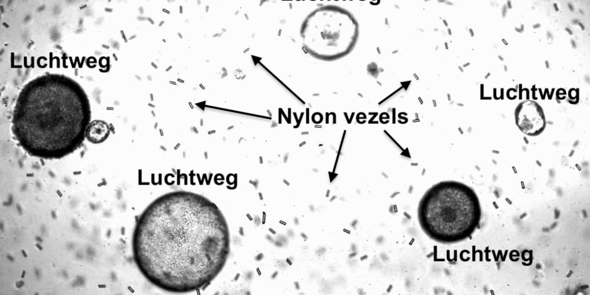 Nylon vezels in luchtwegen